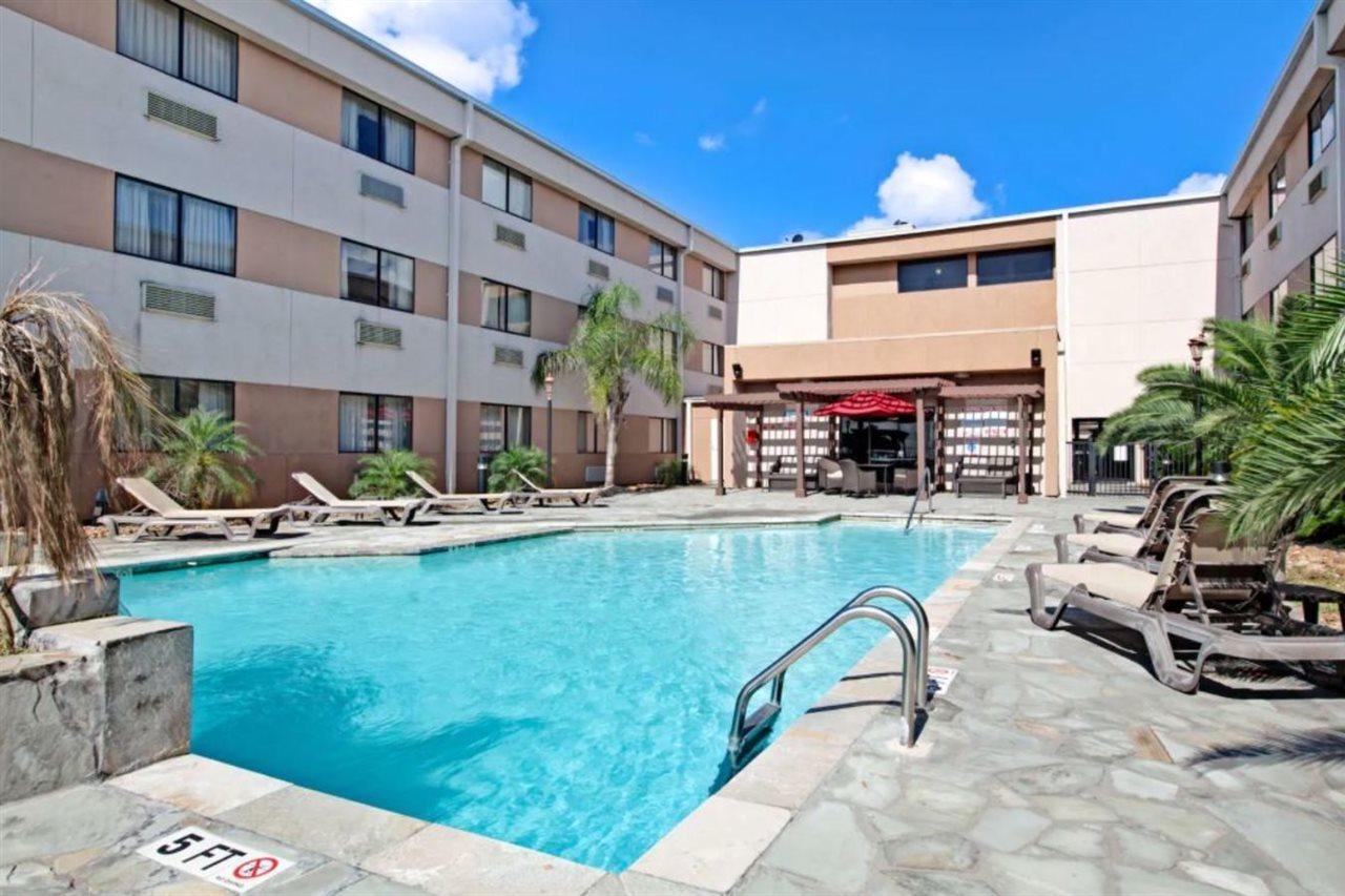 Ramada By Wyndham Houston Intercontinental Airport South Hotel Ngoại thất bức ảnh
